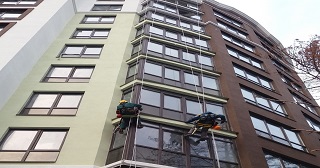 Установка крыши на балкон Мыски цена от 1051 руб. м/2.